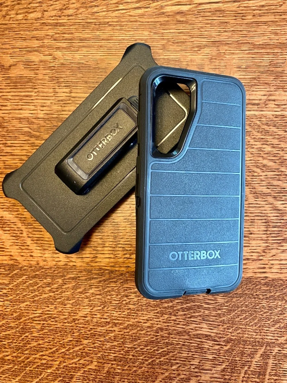Otterbox Defender Pro Series Case w/optional holster clip Samsung S24 Black